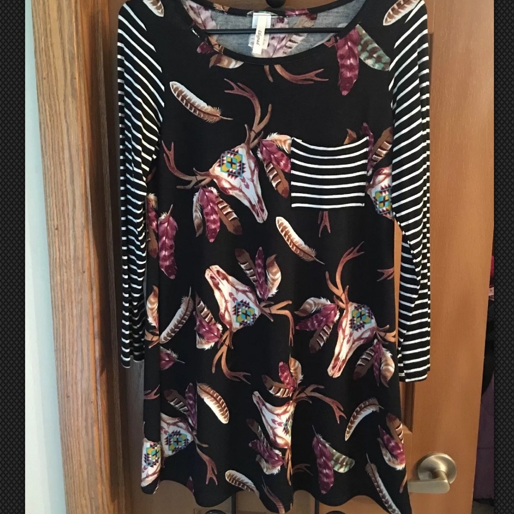 Cow head and feather quarter sleeve top